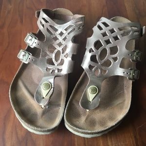 Gold Jakarta Birkenstocks 9 9.5 / 40